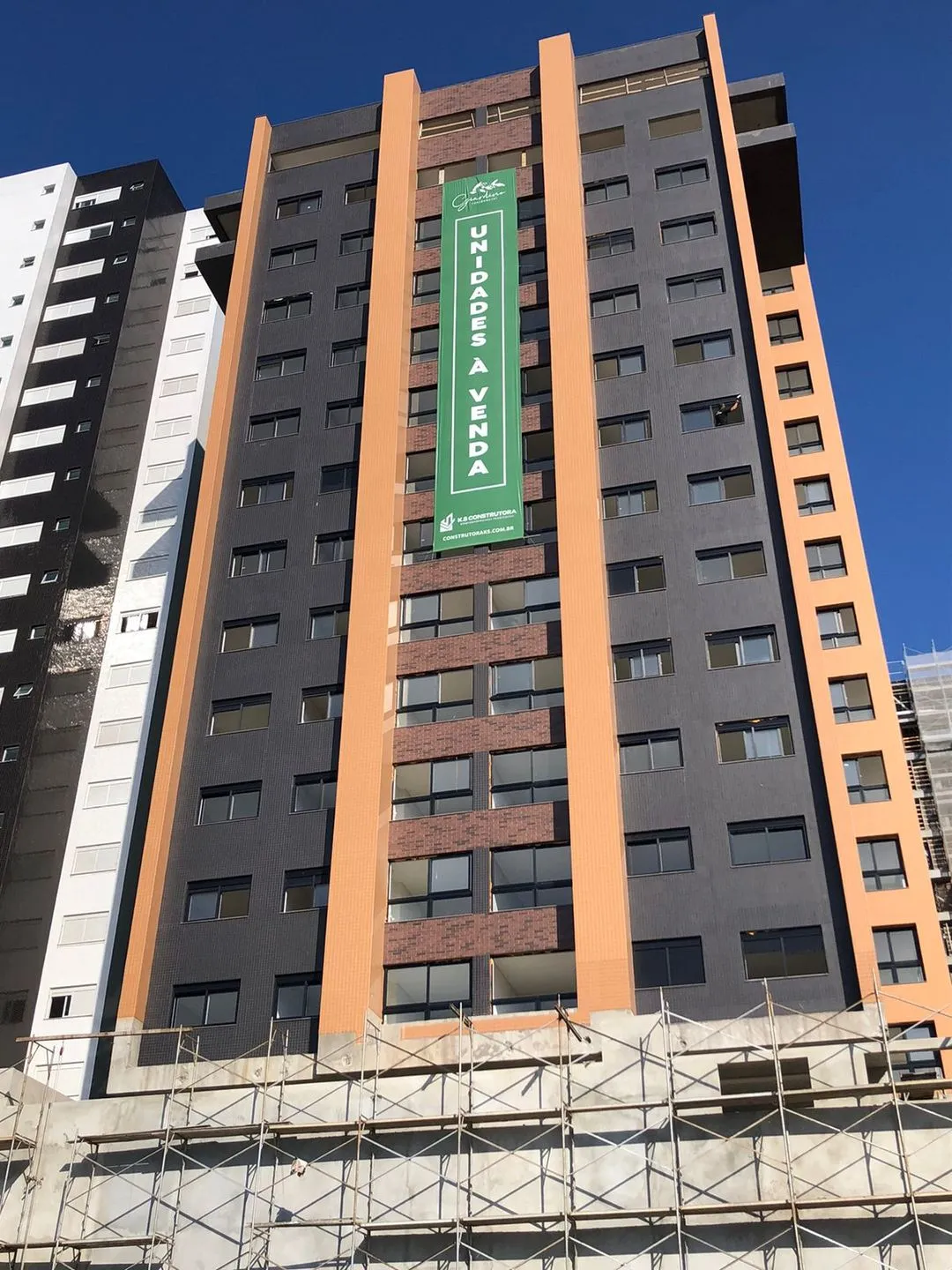 Imagem Apartamento à venda em Torres, Predial, com 1 quarto, 61.01m2