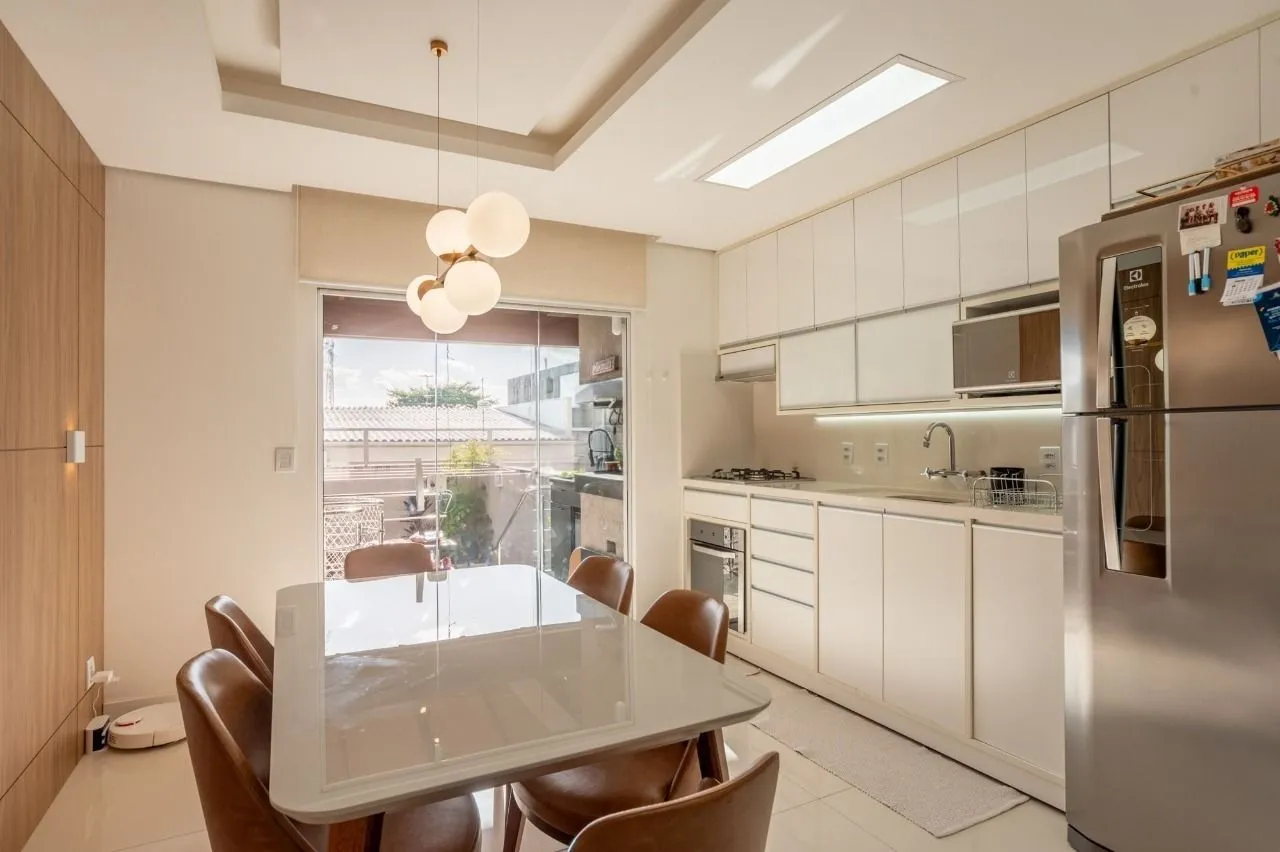 Imagem Deslumbrante casa 3 suítes, 4 Banh, 2 vagas cobertas, Guarujá POA RS