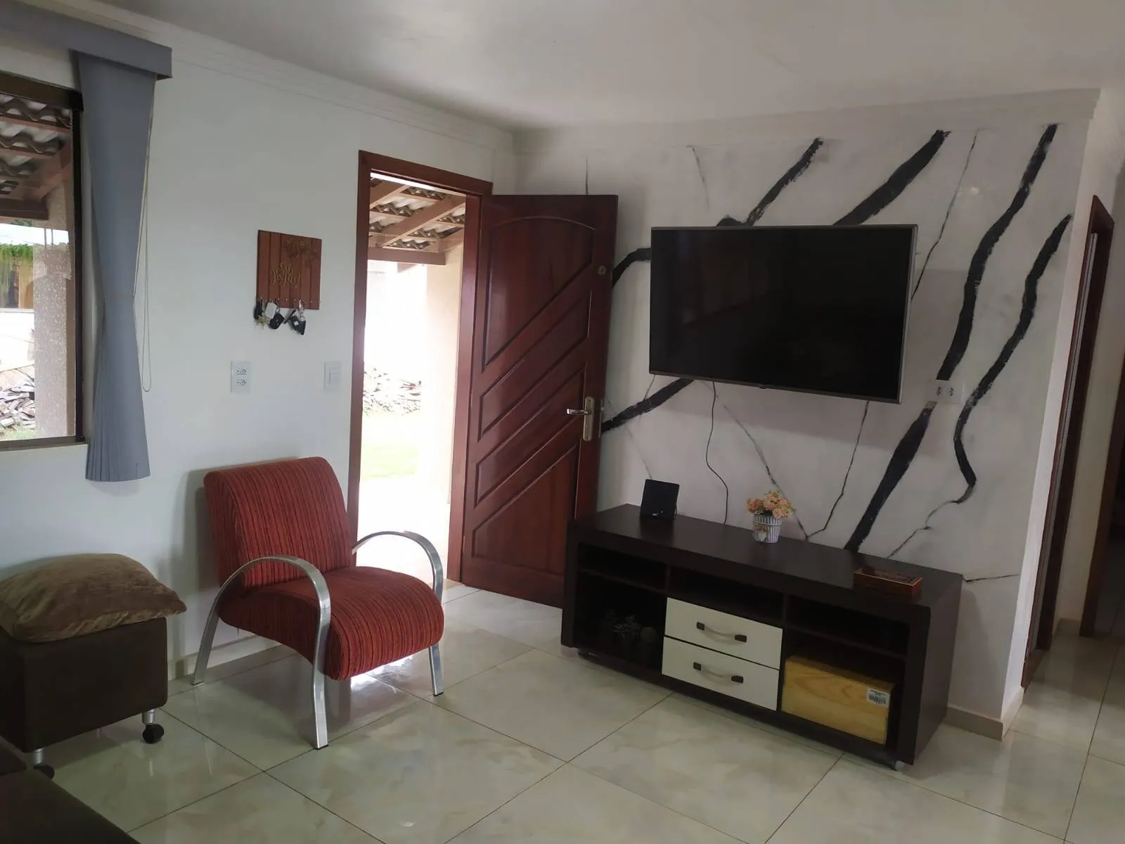 Imagem Casa com sala comercial Bairro Canadá área construída 230,00m² e terreno com 715,00m²