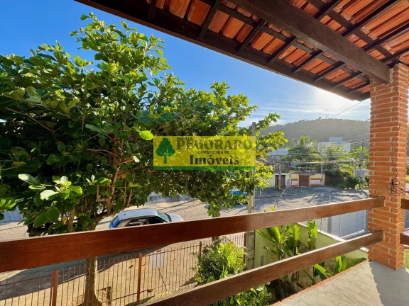 Imagem Casa à venda em Caraguatatuba Martim de Sá 3 quartos, 3 suítes, 1 sala, 3 banheiros, 10 vagas de garagem. 166m² de área.