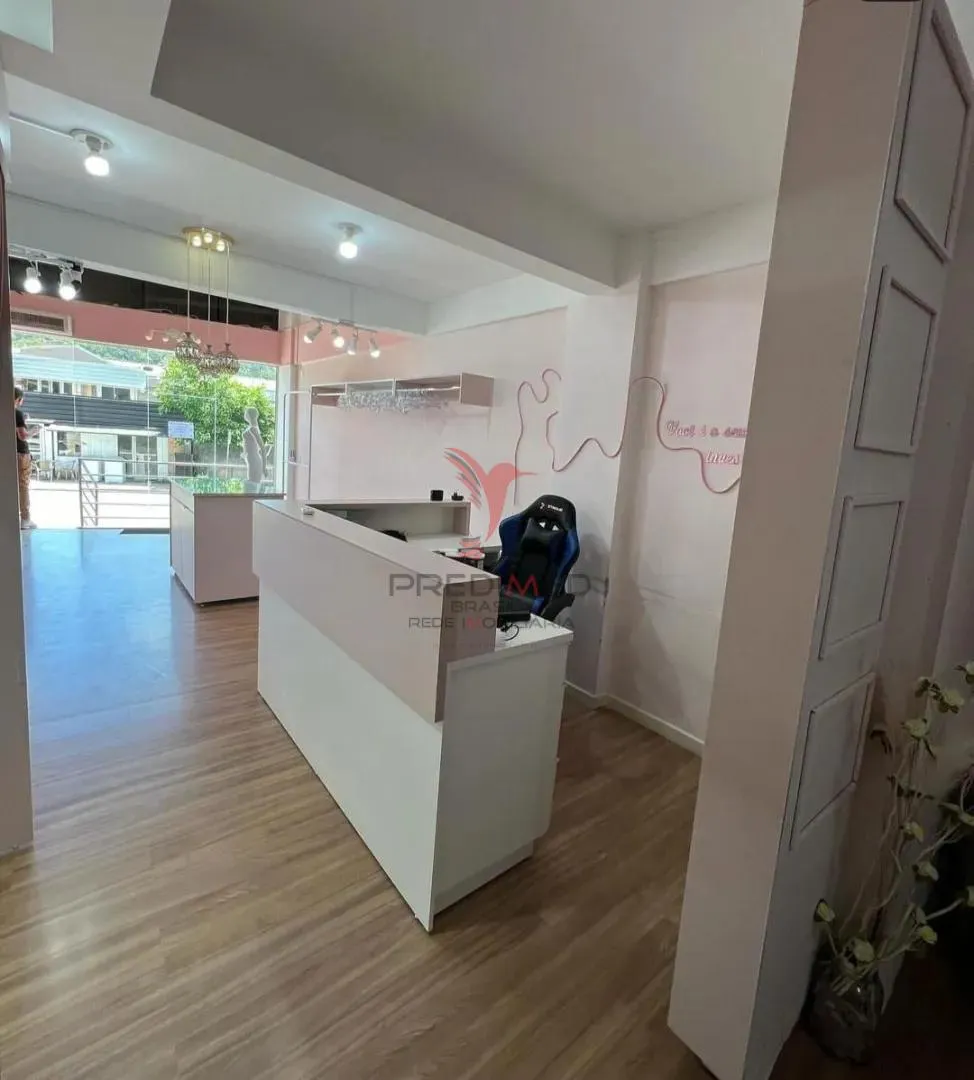 Imagem Oportunidade Estratégica: Sala Comercial com Mezanino no Ed. Santino. Camboriú