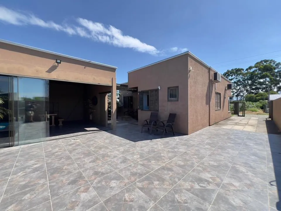 Imagem Casa 3 Dormitórios - Bairro Capao Novo posto 4