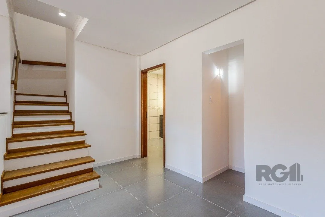 Imagem Casa 103m² - 3 dormitórios, 1 suíte, piscina, 2 vagas no bairro Hípica
