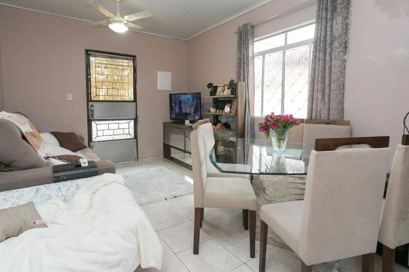 Imagem Casa com 2 dormitórios à venda em Partenon, Porto Alegre