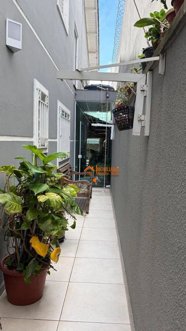 Imagem Sobrado com 3 dormitórios à venda, 150 m² por R$ 850.000,00 - Jardim Aida - Guarulhos/SP