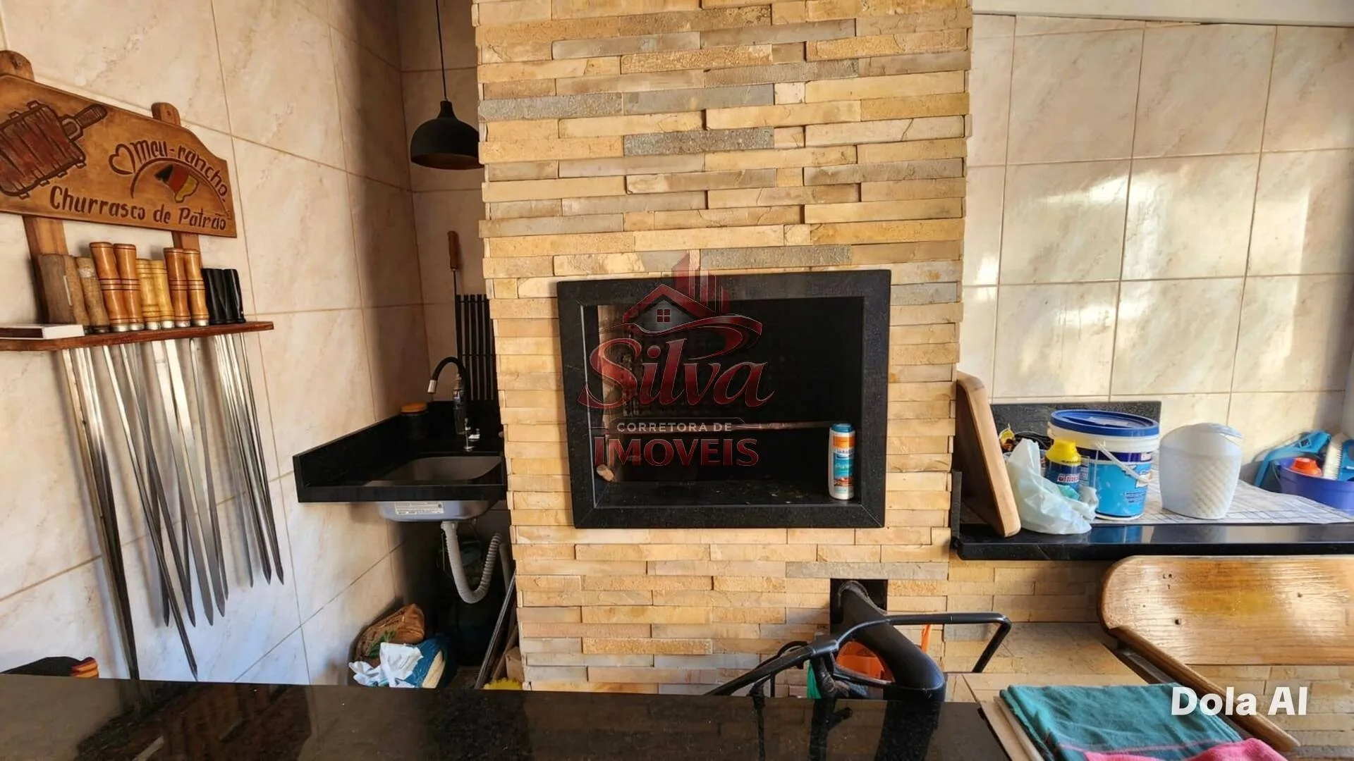 Imagem C756 |Casa com 4 Dormitórios e Piscina a 250 Metros do Mar