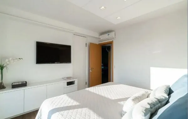 Imagem Vende-se amplo apartamento com 3 suítes, 126m² e 2 vagas - Petrópolis