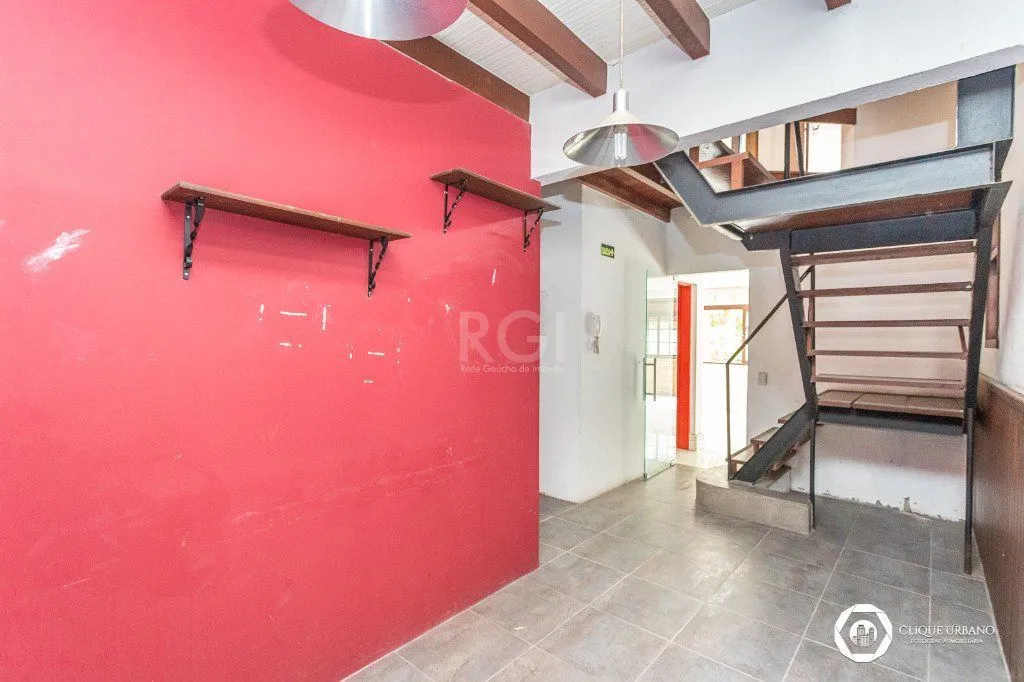 Imagem Casa para Venda - 330m², 4 dormitórios, sendo 3 suites, 2 vagas - Petrópolis