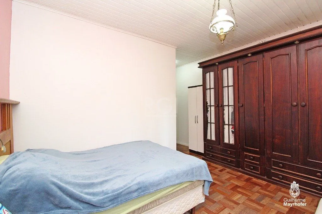 Imagem Casa para Venda - 202m², 4 dormitórios, sendo 1 suites, 3 vagas - Petrópolis
