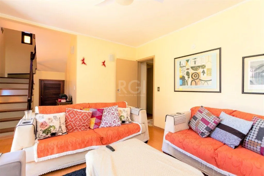 Imagem Casa para Venda - 228m², 4 dormitórios, sendo 1 suites, 5 vagas - Teresópolis