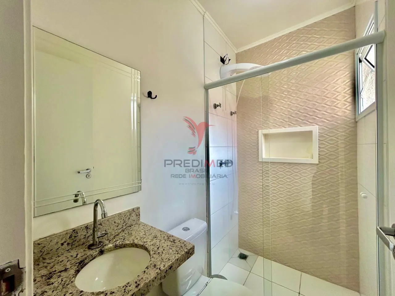 Imagem VENDO CASA DE CONDOMINIO FECHADO, 2 VAGAS DE GARAGEM, 2 DORMITÓRIOS, CHURRASQUEIRA