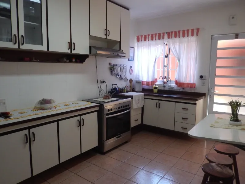 Imagem Magnífica Casa à Venda na Vila Linda, Santo André-SP: 3 Quartos, 1 Suíte, 3 Banheiros, 4 Vagas, 140m² de Área