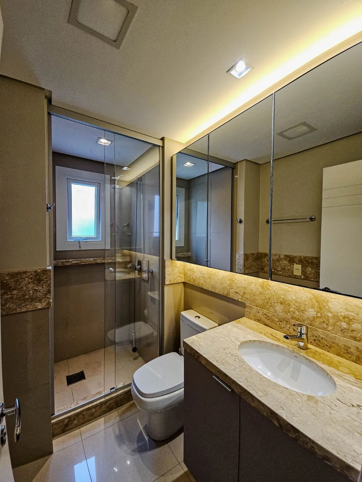 Imagem Apartamento com 202m², 3 suítes, lareira, churrasqueira, 3 vagas, infraestrutura completa, no Bela Vista.