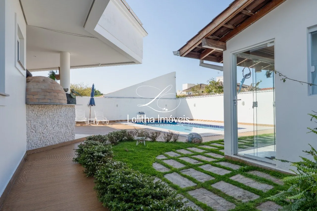 Imagem CASA DE ALTO PADRÃO COM 4 SUÍTES À VENDA EM JURERÊ - FLORIANÓPOLIS/SC