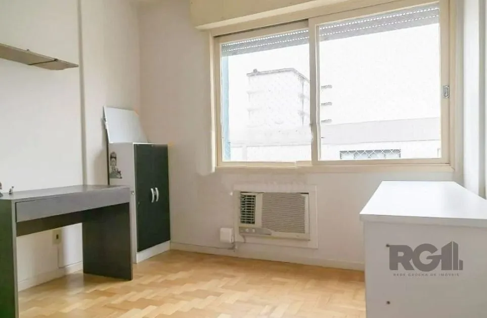 Imagem APARTAMENTO 3 DORMITÓRIOS COM GARAGEM NO BAIRRO FARROUPILHA EM PORTO ALEGRE