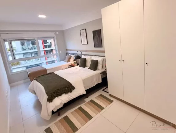 Imagem Descubra este moderno apartamento de aproximadamente 80 m², localizado no coração de Jurerê Lest...