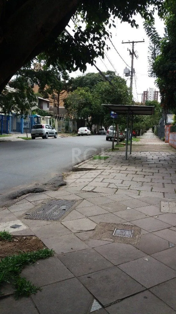 Imagem Terreno para Venda - 0m², 0 dormitórios, Petrópolis