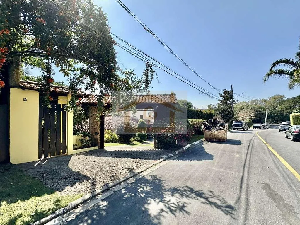 Imagem Rústica, TÉRREA em 4 lotes (1.880m²), 5 dormitórios / 3 suítes, piscina!