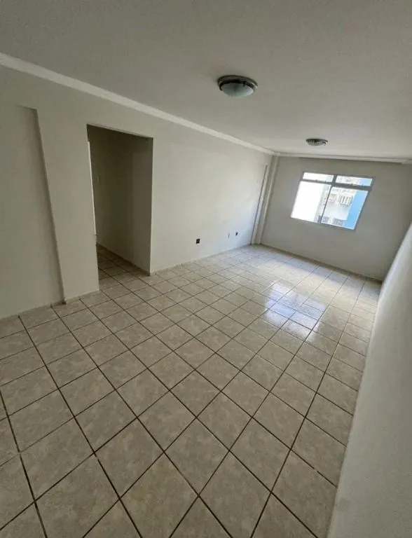 Imagem Apartamento amplo em Manaíra, com 4 quartos, suíte, dependência, 2 vagas, elevador e localização privilegiada perto da praia.
