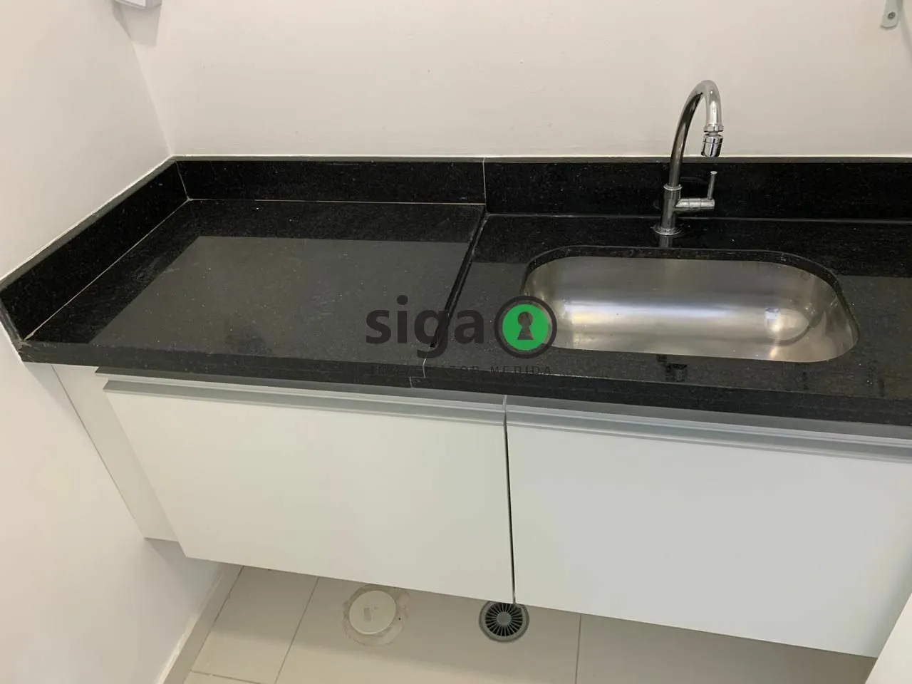 Imagem Conjunto Comercial Mobiliado no Vertex Moema com Vaga e Varanda.