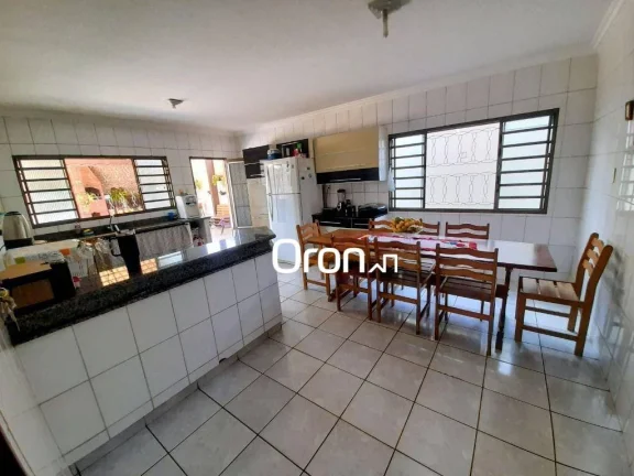 Imagem Sobrado com 4 dormitórios à venda, 420 m² por R$ 1.390.000,00 - Setor Jaó - Goiânia/GO
