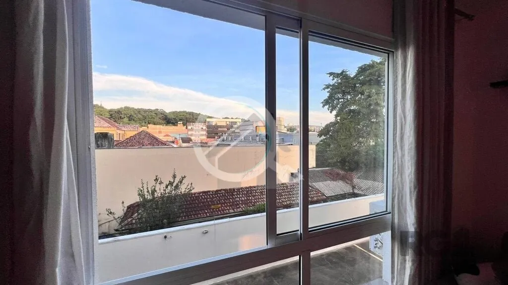Imagem Apartamento de um dormitório localizado no charmoso Bairro Menino Deus, apresenta-se semi-mobiliado...