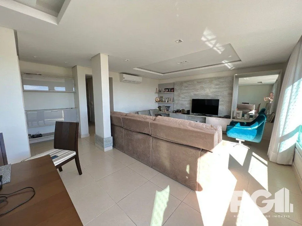 Imagem Espetacular apartamento para VENDA mobiliado, 3 dormitórios, 2 vagas cobertas, infra completa no coração do Bairro Petrópolis.