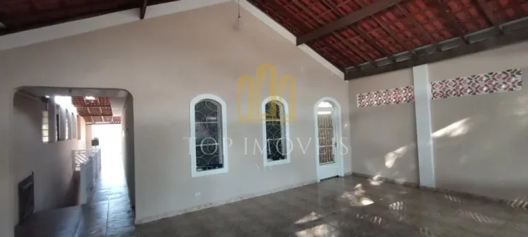Imagem Espaçosa casa três dormitorios com edicula completa nos fundos