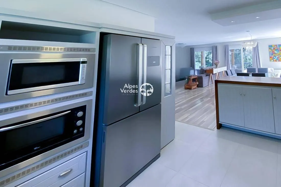 Imagem Vende-se Casa em Condominio com 3 suites a 5 minutos da Rua Coberta