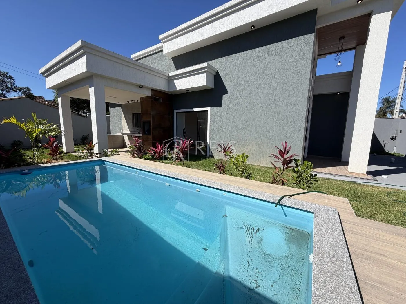 Foto do imóvel Casa para Venda em Rio das Ostras, Enseada das Gaivotas, 3 dormitórios, 1 suíte, 2 banheiros, 3 vagas em Rua Guimarães Rosa, 242 - Enseada das Gaivotas, Rio das Ostras - RJ