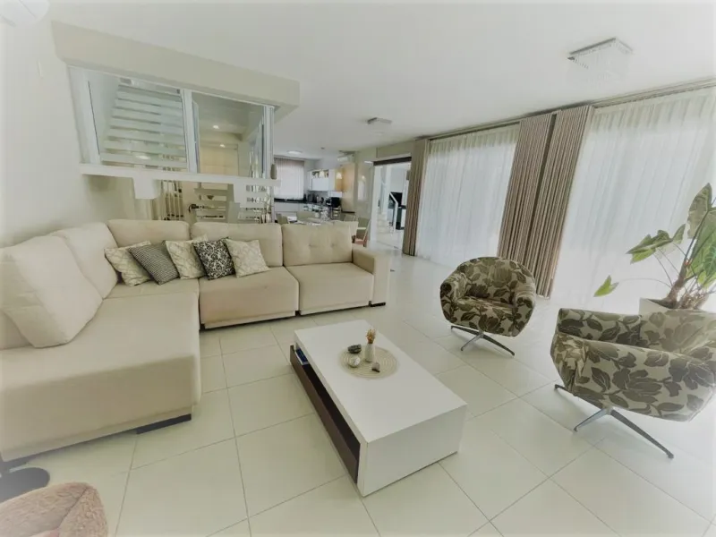 Imagem Casa à venda em Balneário Piçarras, Centro, com 3 quartos, 387m2