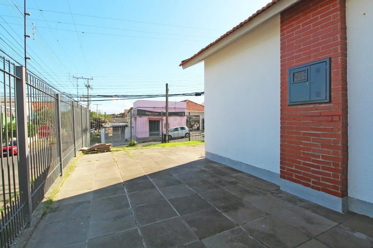 Imagem Casa 5 dormitórios, 1 suíte, 2 vagas de garagem, no bairro Camaquã, Poa/RS.