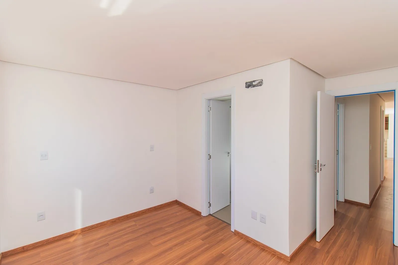 Imagem APARTAMENTO NOVO, NUNCA HABITADO NO JARDIM BOTANICO - ABAIXO DO MERCADO!