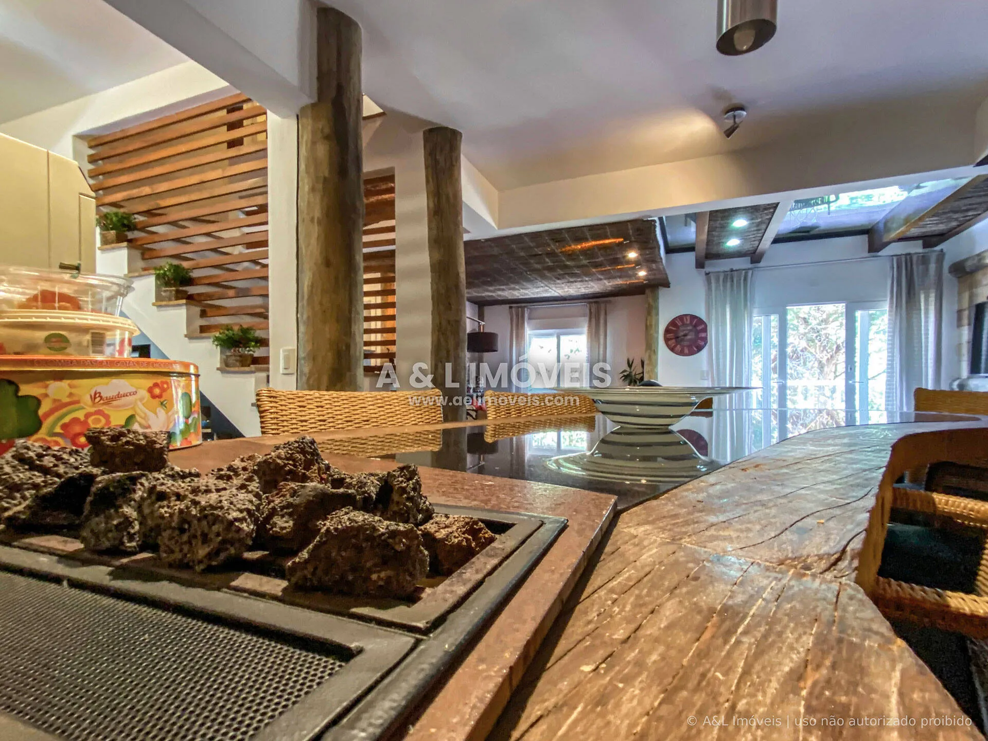 Imagem Cobertura Triplex Capivari | 230 m², 4 Suítes, Spa e Sauna Privativa