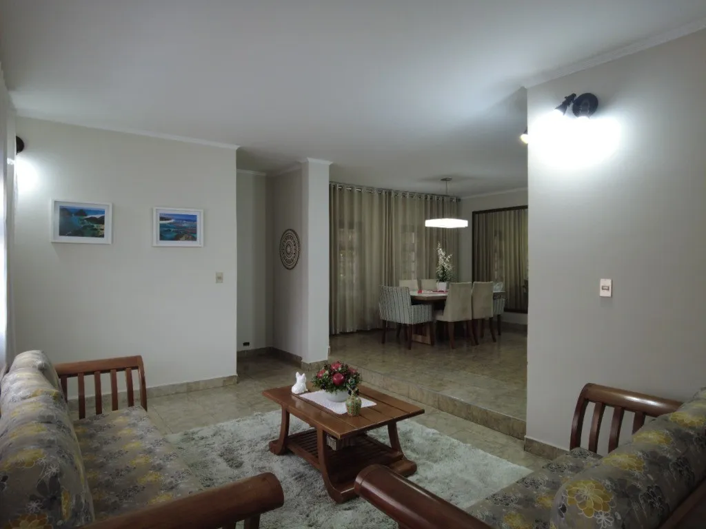 Imagem Sobrado de Luxo na Vila Lucinda em Santo André - 5 Quartos, 1 Suíte, 3 Banheiros, 4 Vagas de Garagem - 435m²