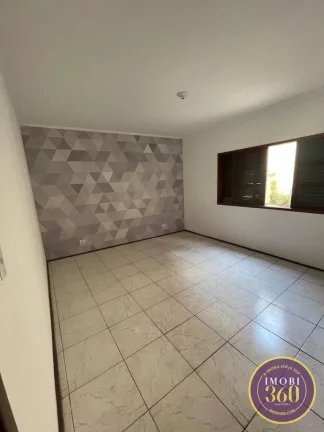 Imagem Sobrado com 03 quartos e suíte com 03 vagas no Jardim nossa Senhora do Carmo