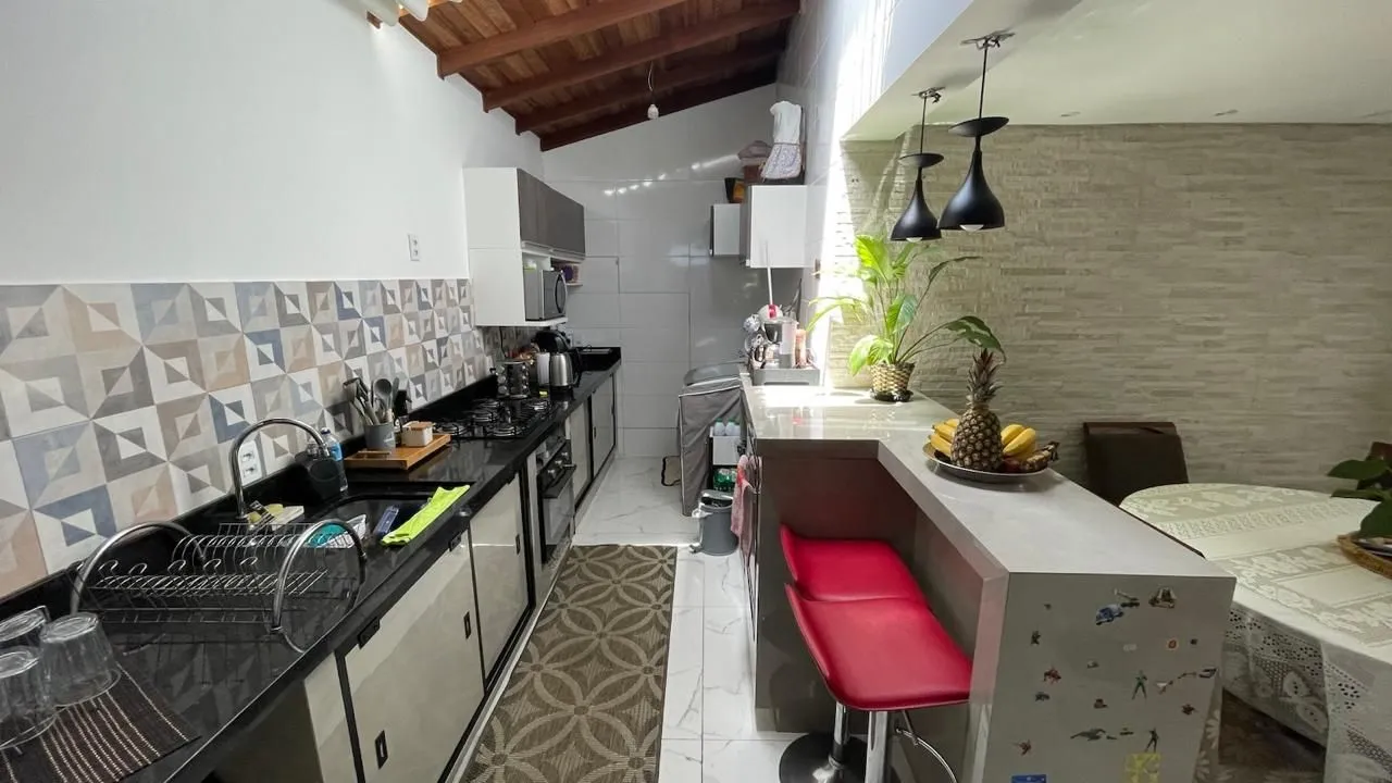 Imagem Casa com 3 dormitórios no bairro Humaitá