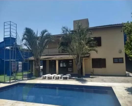 Foto do imóvel Casa de 7 dormitórios, 4 suíte, 6 banheiros e 2 vagas, com 327,695m² construída e 1.047,75m² total em Centervalle, Bertioga