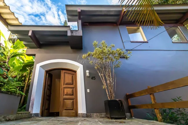 Imagem Luxo e tranquilidade: Casa em Condomínio, São Conrado.