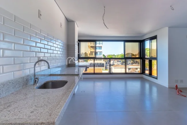 Imagem Apartamento com 1 dormitório suíte, lavabo, sala de jantar, sala de estar, cozinha, área de servi...