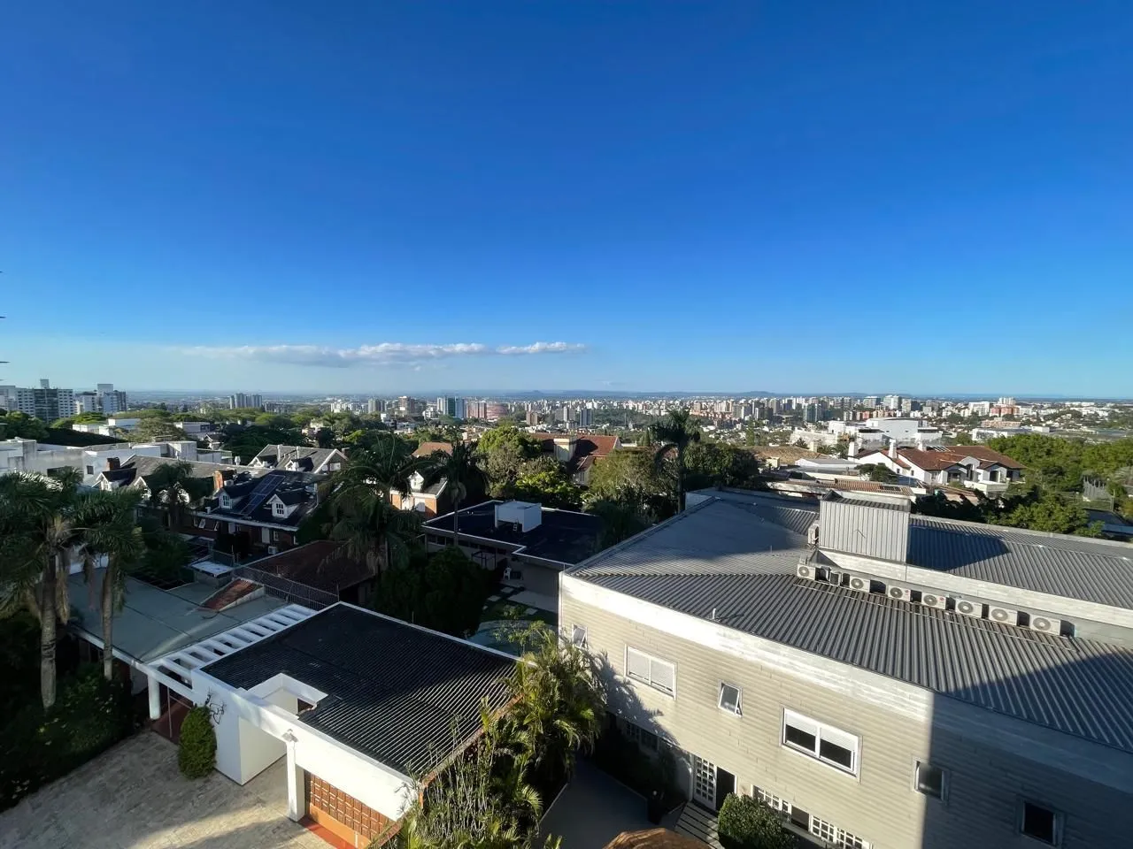 Imagem ala comercial desocupada à venda no coração do bairro Boa Vista, em Porto Alegre, Rio Grande do Sul!