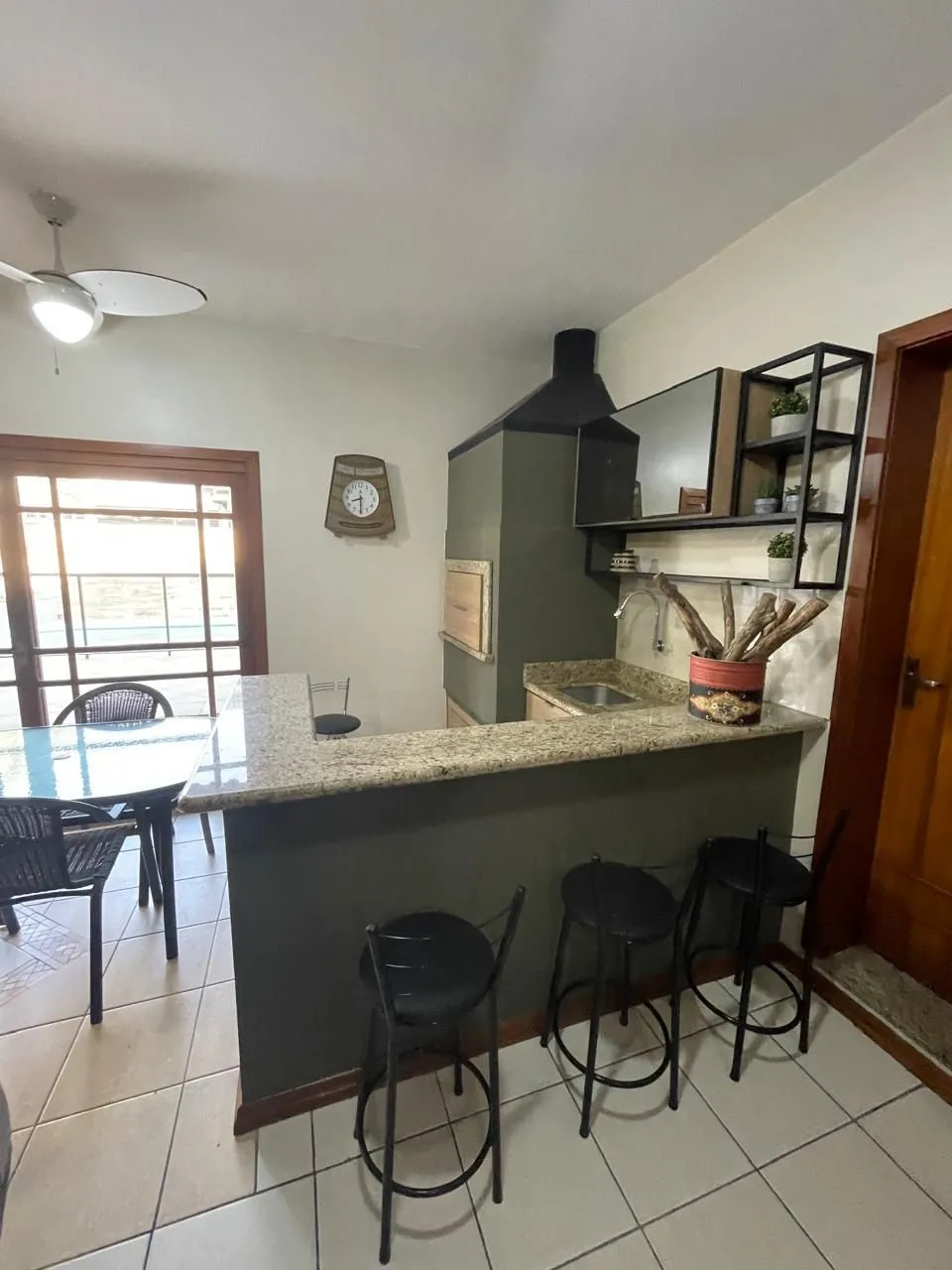 Imagem Casa em Condomínio com 03 quartos (01 suíte com closet) e 06 vagas no Ecoville