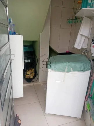 Imagem No local tem 2 casas. Entradas independentes com água, luz separadas. Uma em cima e outra embaixo. ...