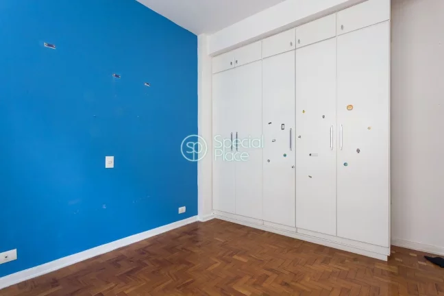 Imagem Apartamento de Três dormitórios, sendo três suítes, reformado, hall, lavabo, sala de estar e jan...