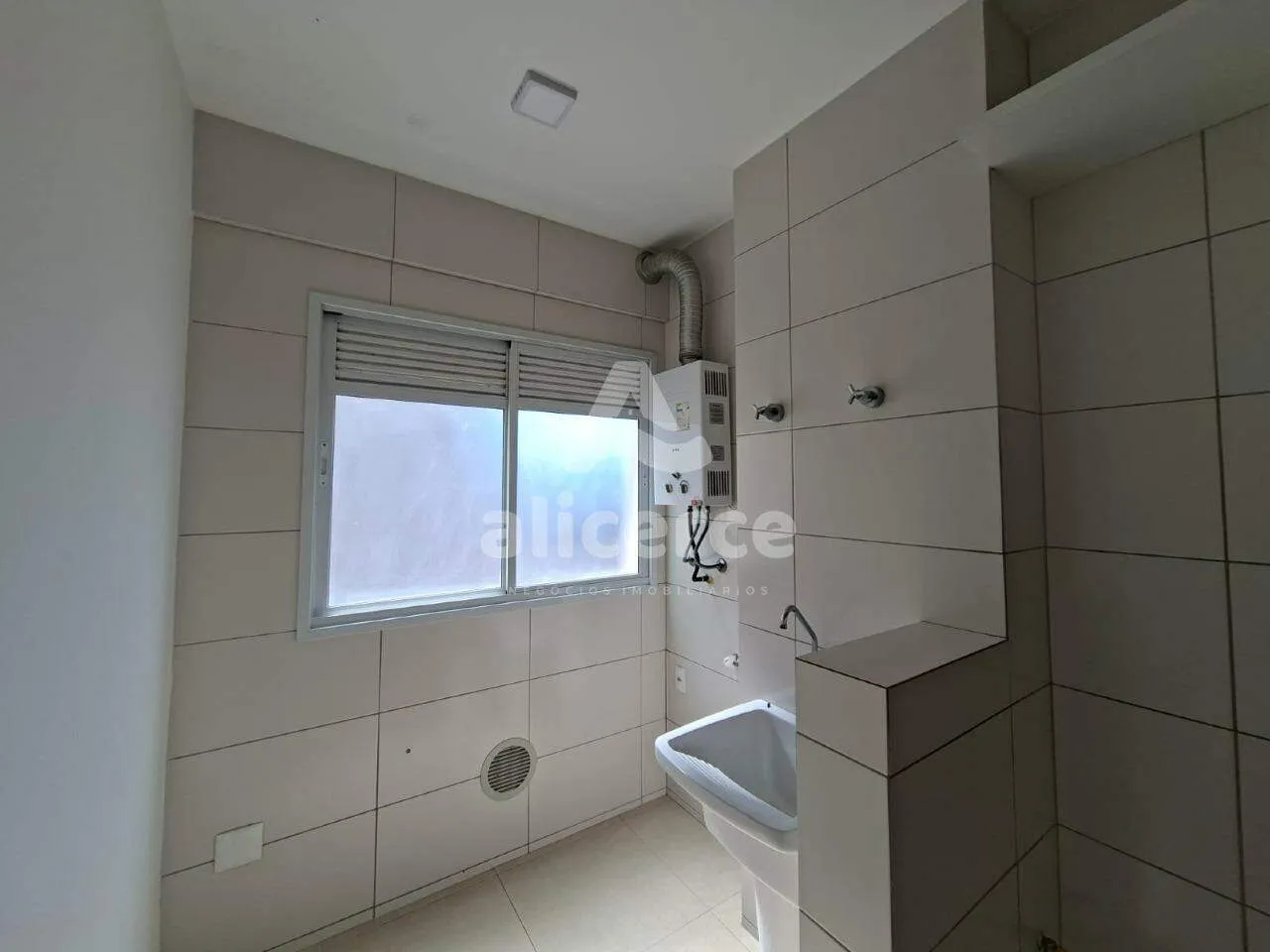 Imagem Apartamento à venda com 02 dormitórios sendo 01 suíte com 74 m² no bairro Kobrasol - São José - SC.