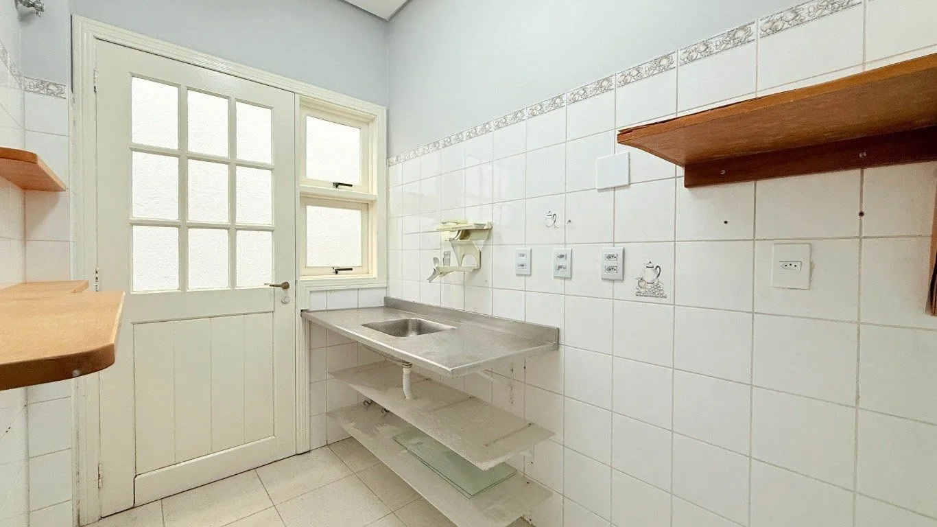 Imagem CASA 230m² 5 QUARTOS/SALAS, 3 VAGAS DE GARAGEM - USO RESIDENCIAL OU COMERCIAL