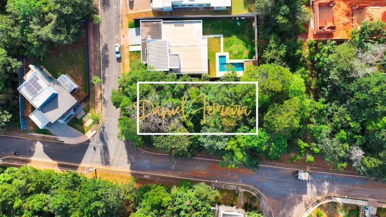 Imagem Terreno de esquina, plano com 1.180 m² no Condomínio Santa Monica