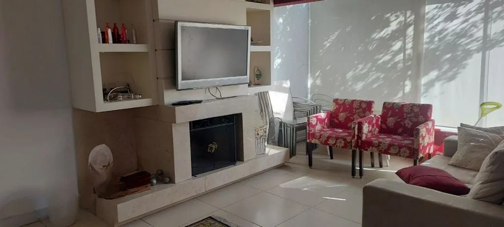 Imagem Sobrado com, 3 quartos sendo 1 suíte com hidro, no bairro Glória.