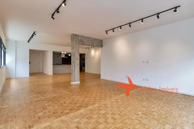 Imagem Espaçoso Apartamento de Reformado com 3 quartos (sendo 2 Suítes) em Cerqueira C?(C)sar, São Paulo - 220,95m e 2 Vagas de Garagem!