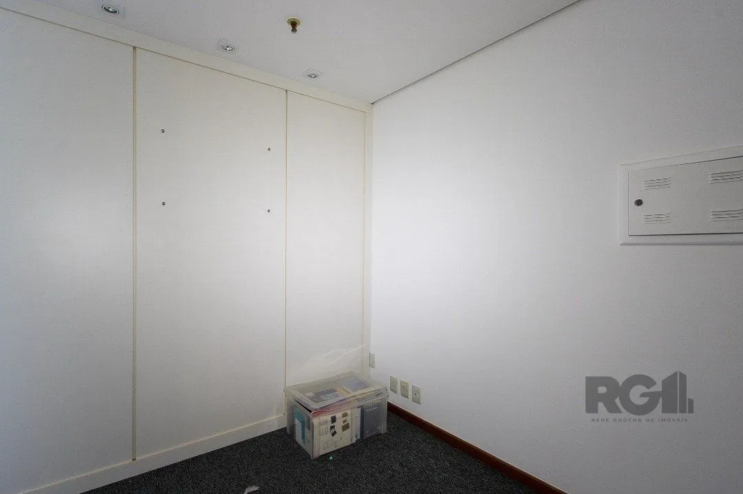 Imagem SALA COMERCIAL BAIRRO MENINO DEUS - 82m² DE ÁREA PRIVATIVA, 1 VAGA